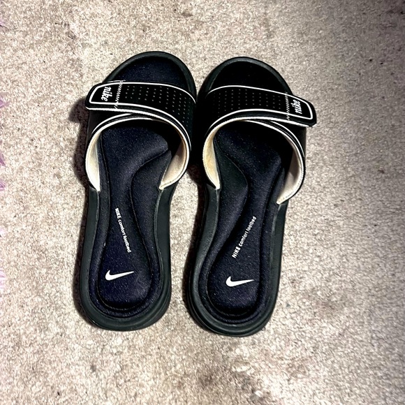 NIKE Sandals - Picture 2 of 4